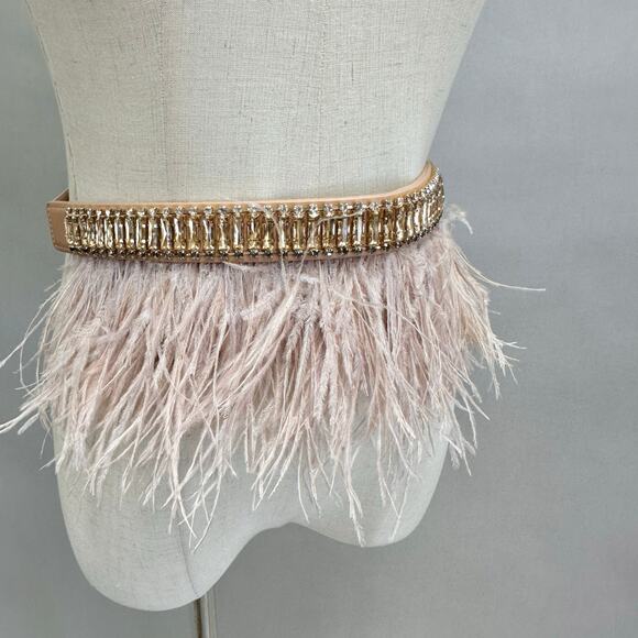 BCBGMAXAZRIA Ostrich-Feather Statement Belt One Size Bare Pink Adjustable NWT - Picture 3 of 16